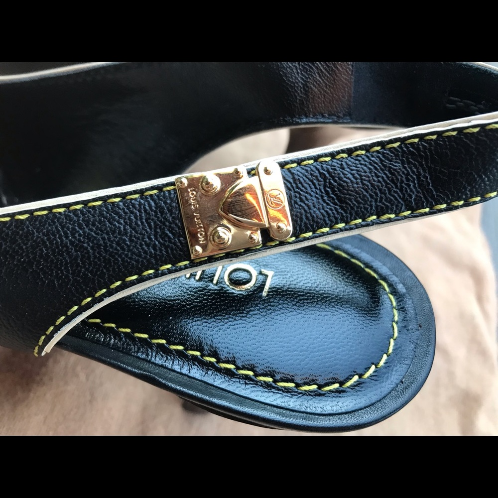 Louis Vuitton - Picture 2 of 8